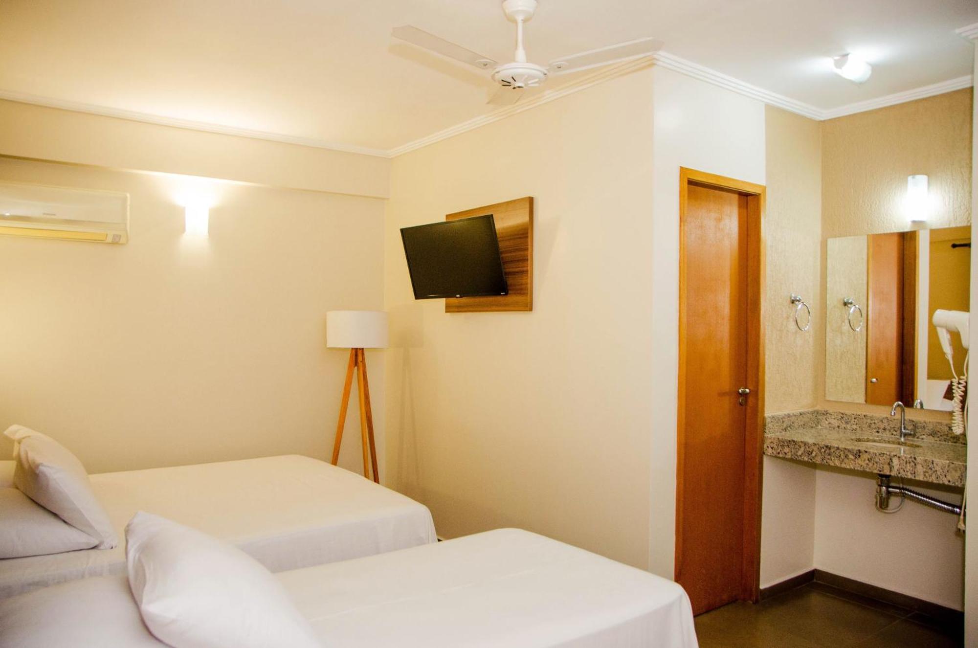 Hotel Ze Maria Pouso Alegre Zewnętrze zdjęcie